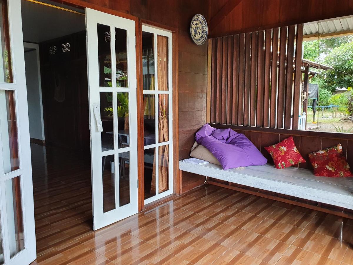 Amban Beach House マノクワリ エクステリア 写真