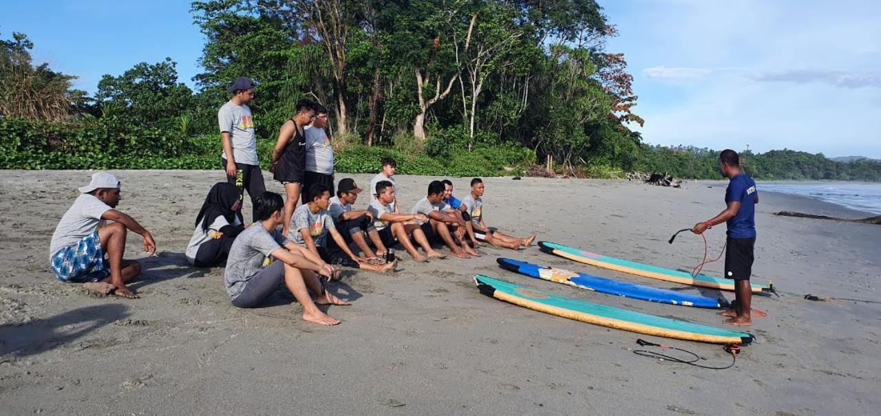 Amban Beach House マノクワリ エクステリア 写真